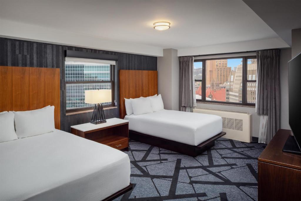 DoubleTree by Hilton Hotel & Suites Pittsburgh Downtown - 