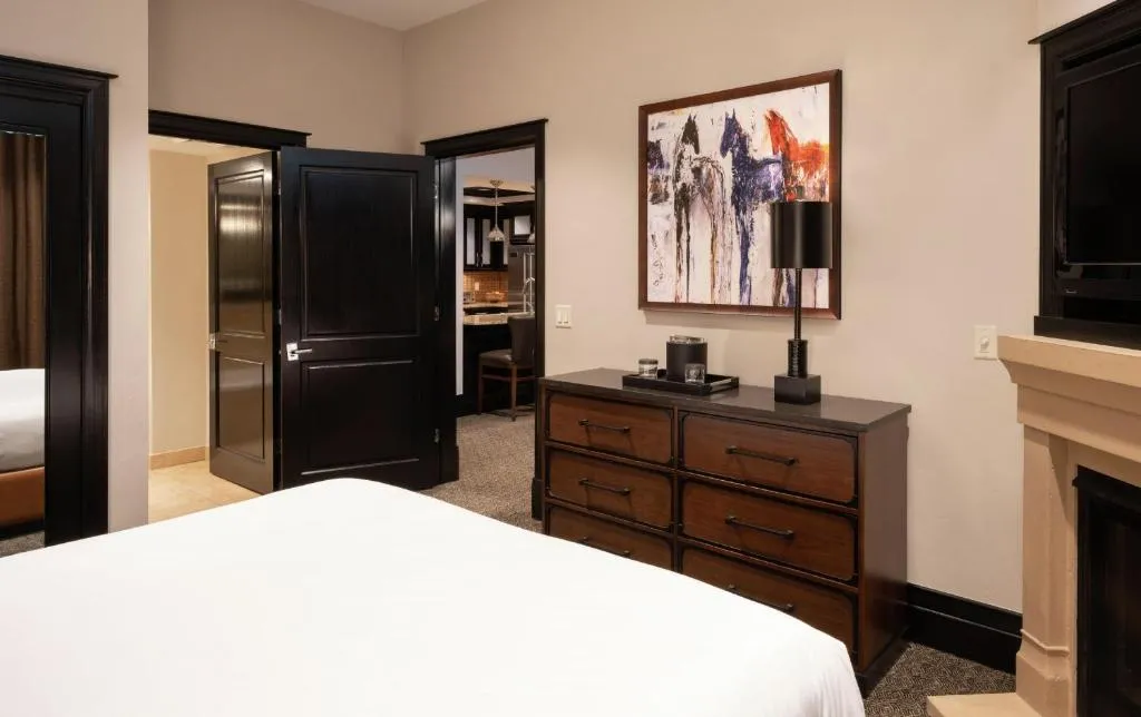One-Bedroom Premier Residence with One King Bed