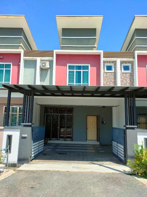 a house with a garage in front of it at Seri Jerantut Homestay in Jerantut