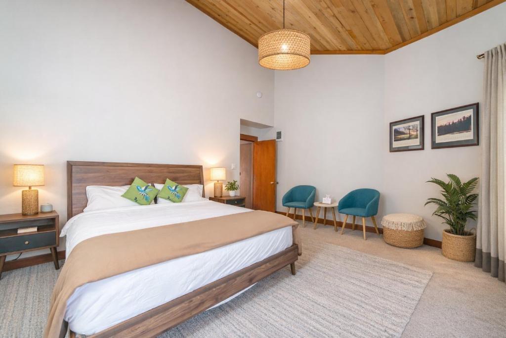 a bedroom with a large bed and two chairs at Lodge Room 018 in Black Butte Ranch