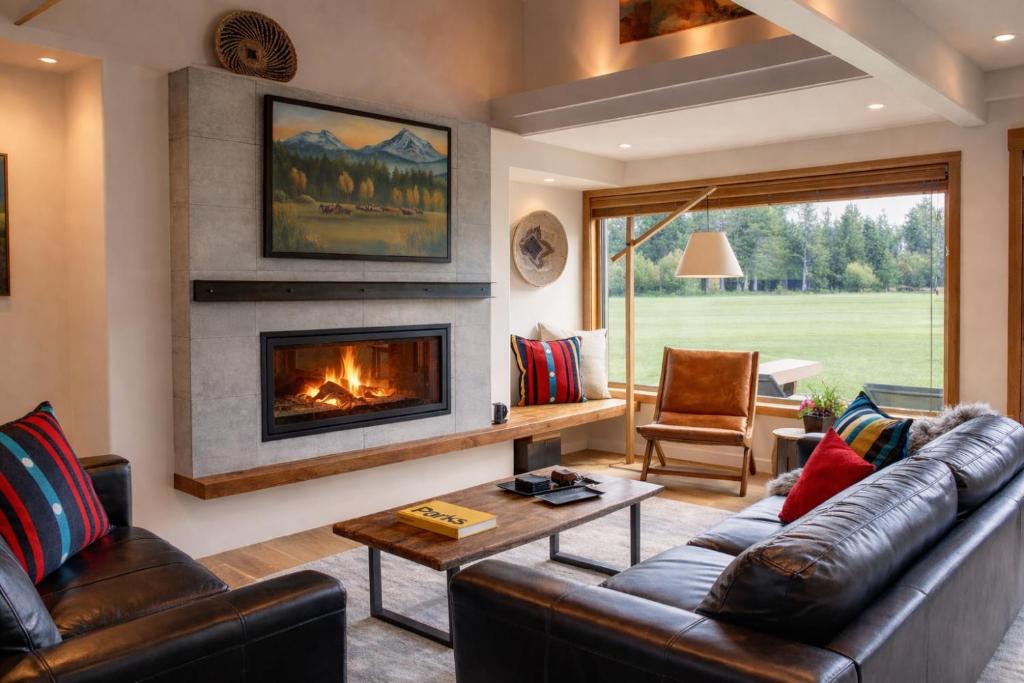 a living room with a couch and a fireplace at Golf Condo 081 in Black Butte Ranch