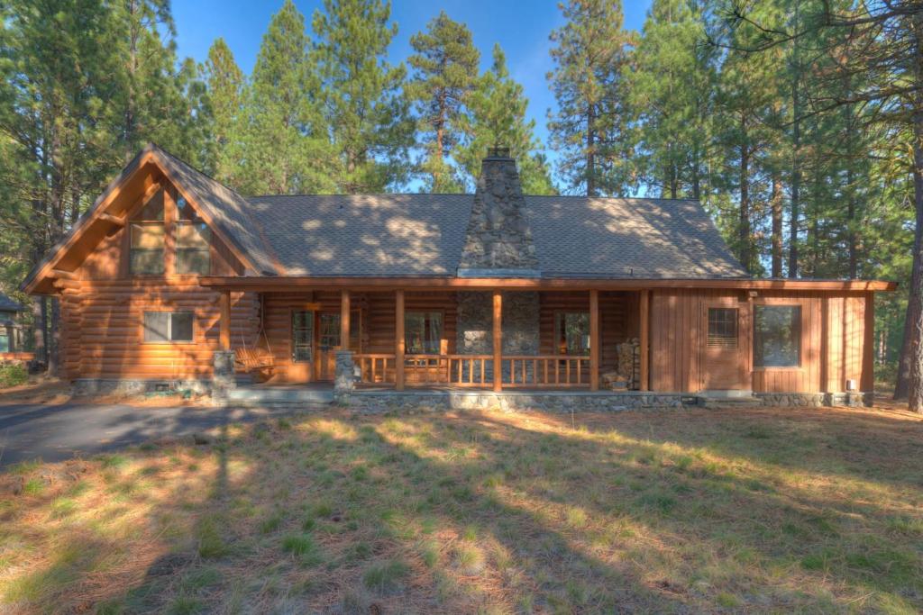a log home with a large yard at Golf Home 105 in Black Butte Ranch