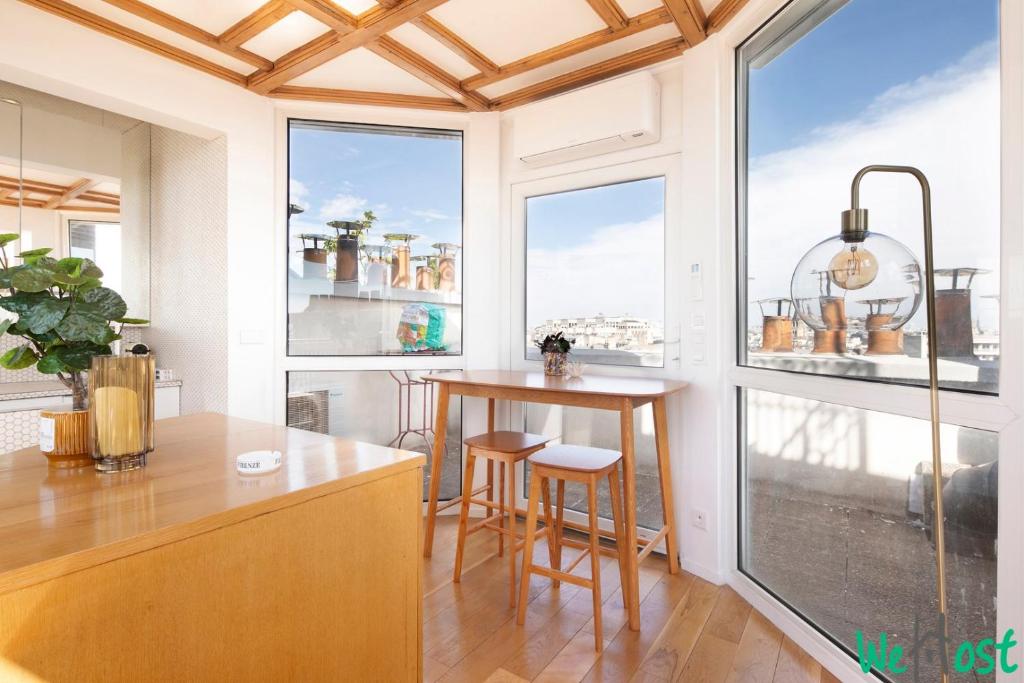 WeHost - Studio with Eiffel Tower view in heart of 7e arrondissement