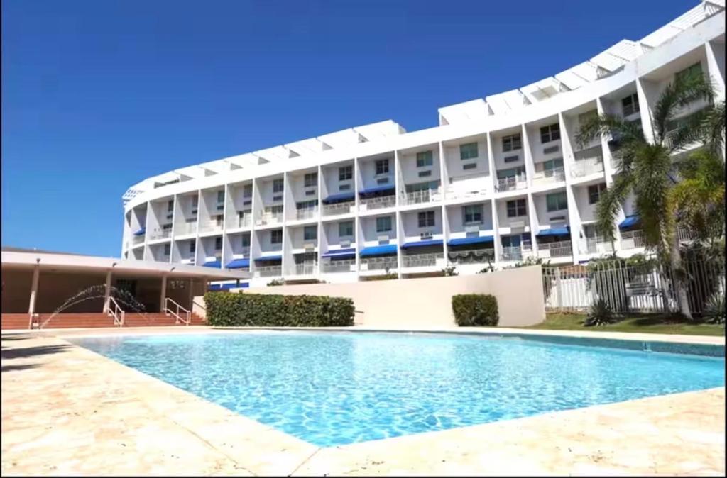 Spacious and comfortable 3 minutes from combate beach, swimming pool and recreational areas