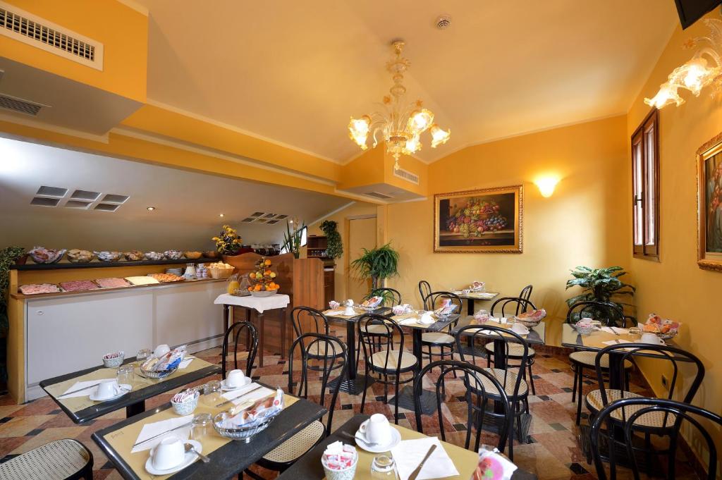 Restaurace v ubytování Hotel Città Di Milano