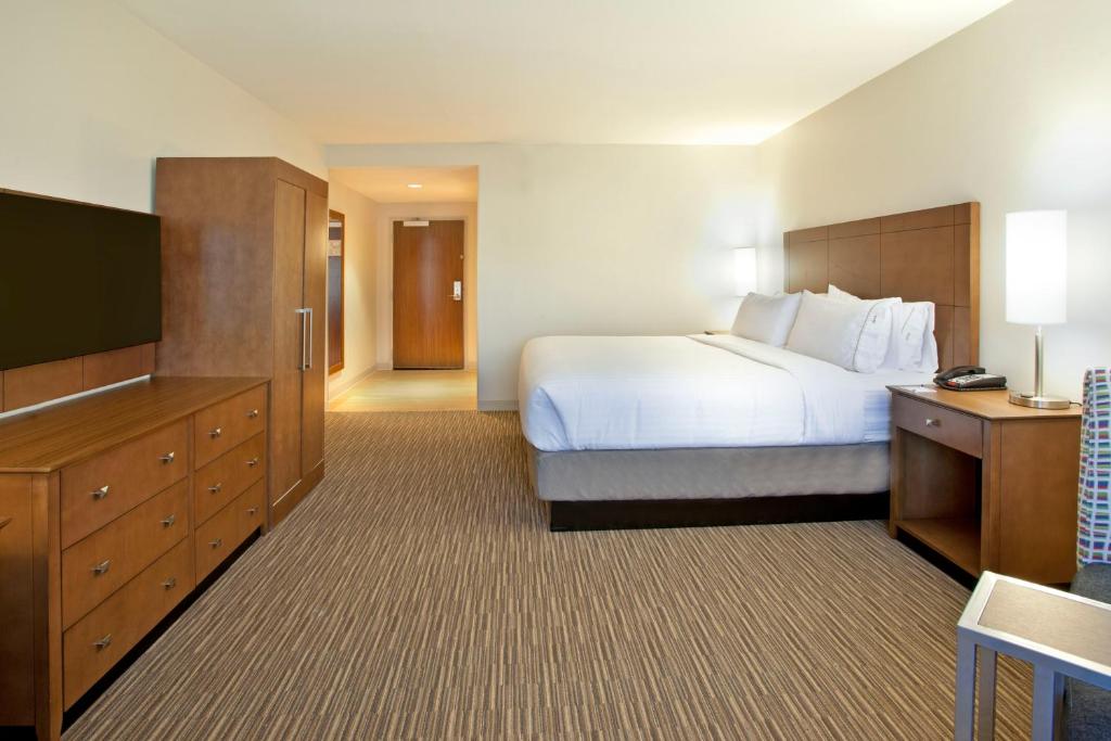 Holiday Inn Express Hotel & Suites Austin Downtown - University by IHGにあるベッド