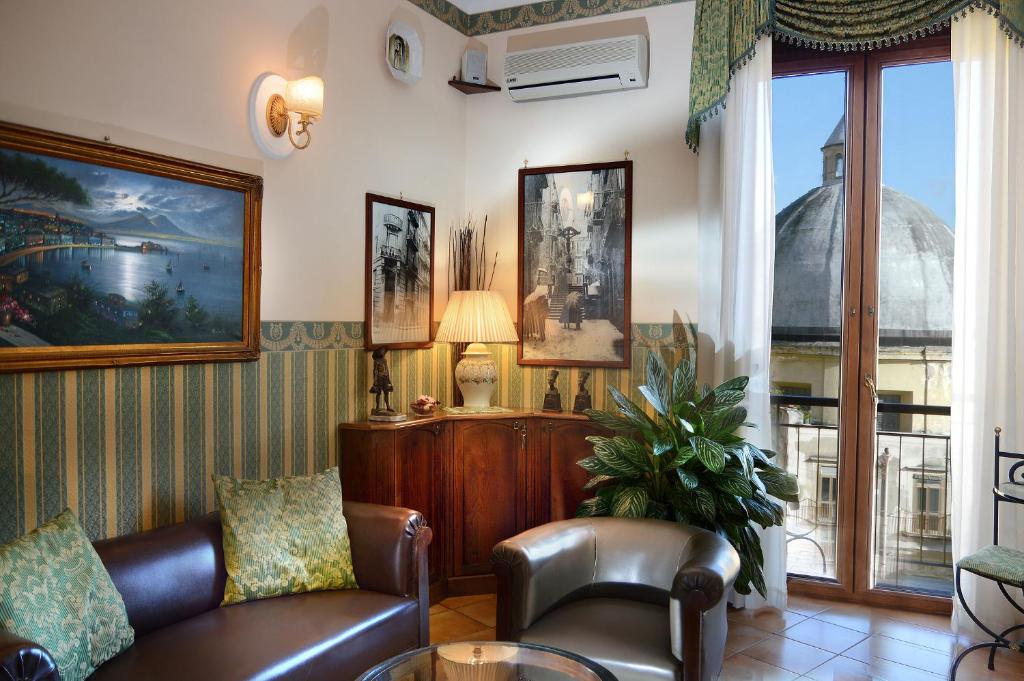Posezení v ubytování Pinto-Storey Hotel