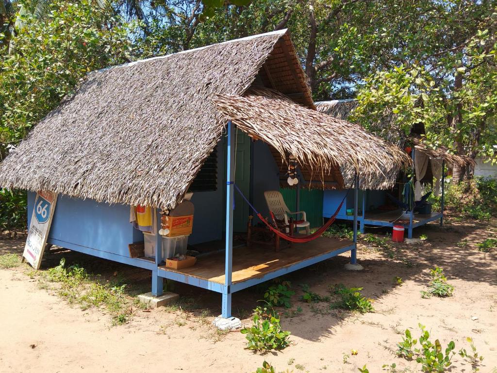 a small hut with a straw roof on the beach at rut66 in Ko Phayam