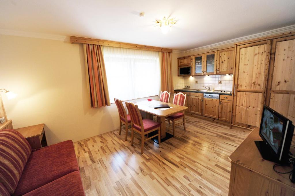 Kuchyň nebo kuchyňský kout v ubytování Hotel Garni Landhaus Platzer