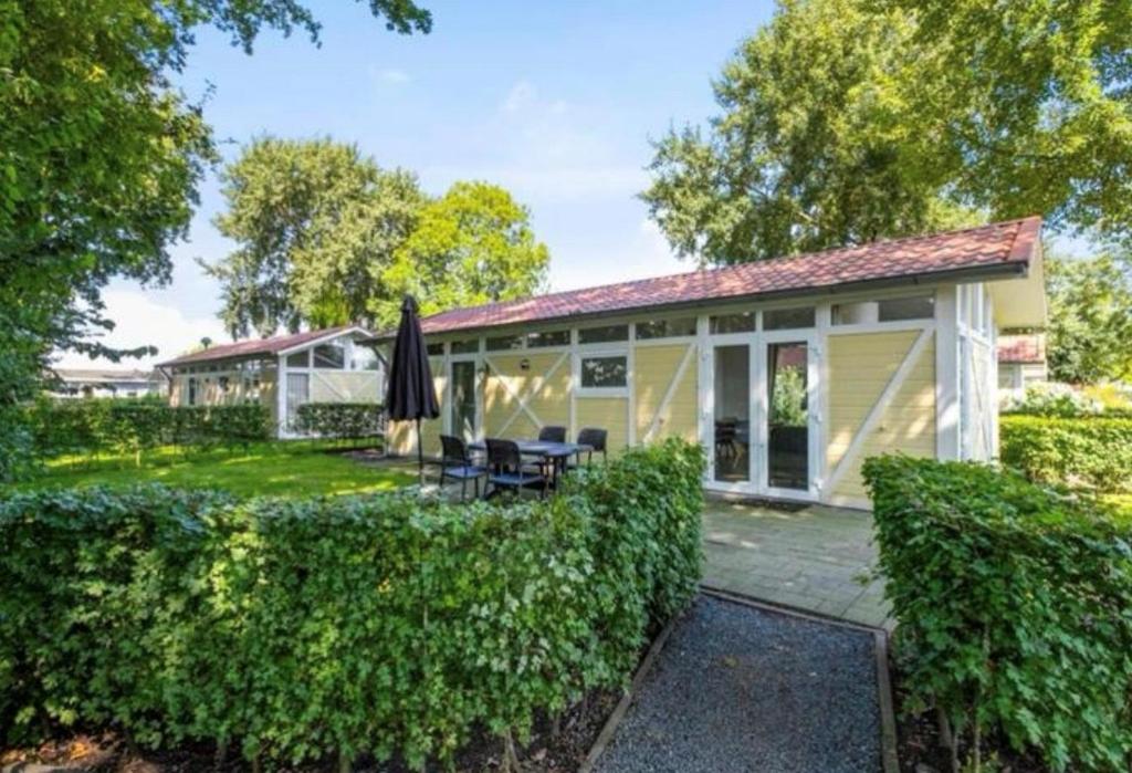 an exterior view of a house with an umbrella at Slechtvalk 7 in Hulshorst