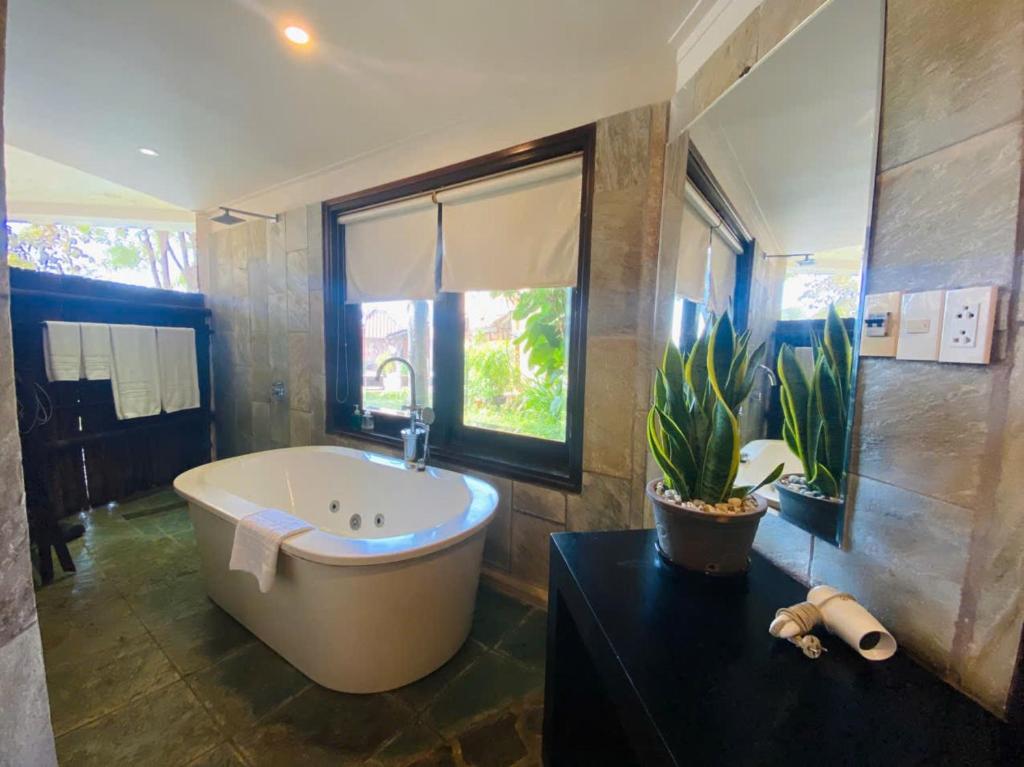 Bungalow Luxury Nhìn Ra Vườn