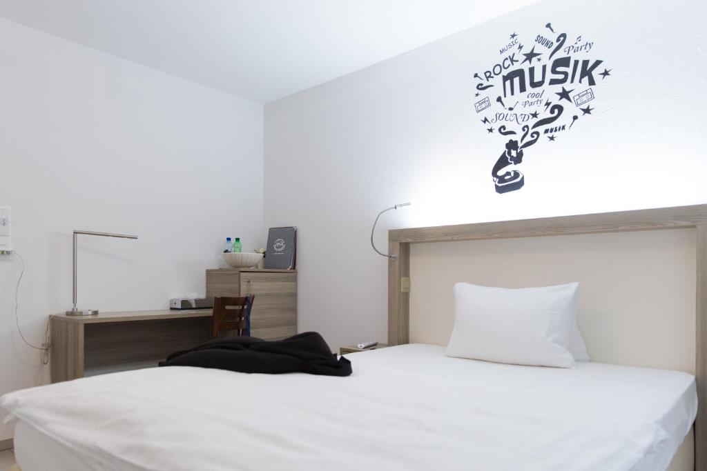 Postel nebo postele na pokoji v ubytování Hotel Schäfli Siebnen