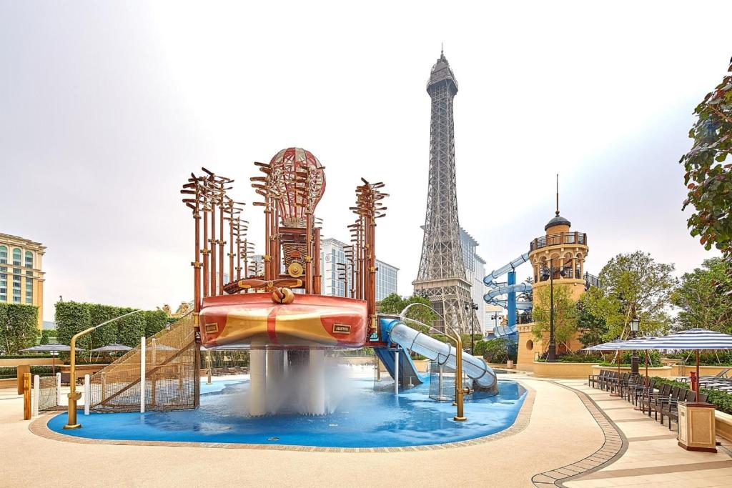 Bazén v ubytování The Parisian Macao nebo v jeho okolí