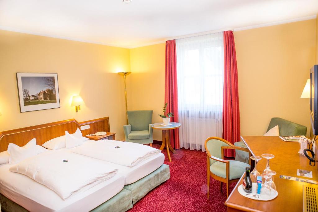 Postel nebo postele na pokoji v ubytování Hotel Weisses Lamm