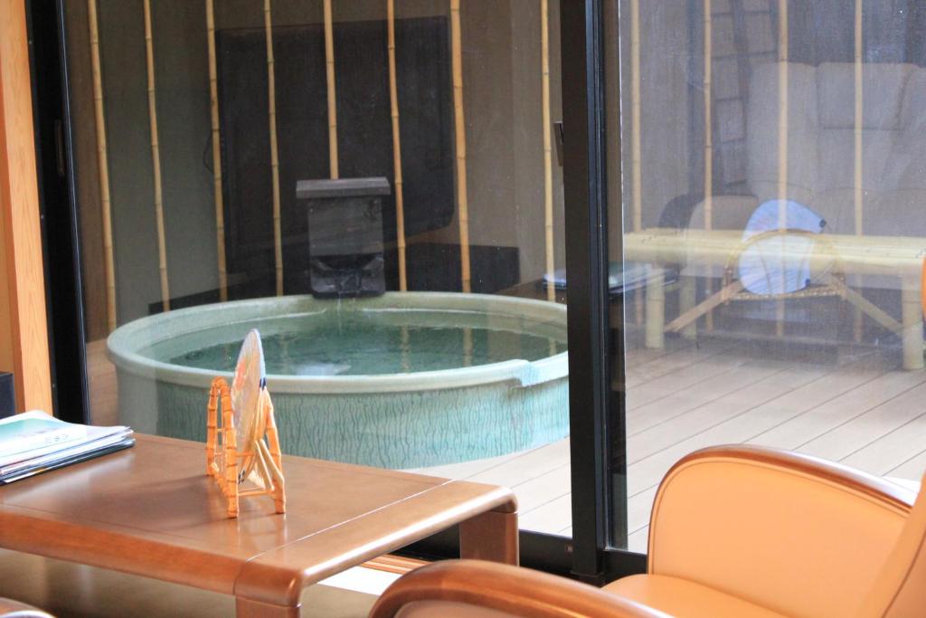 Ryokan Shinsen - Twin Room Met Openluchtbad (Ruri)