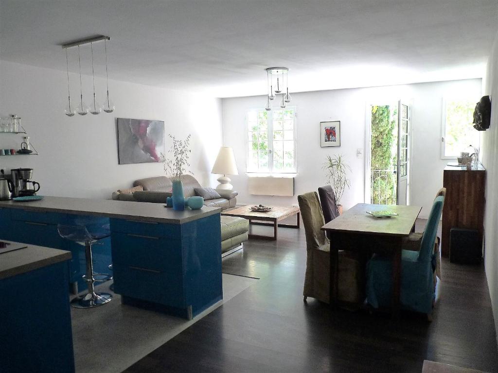 Domaine de Rhodes - 5 Chambres et 7 locations de vacances - Apartment With Shower