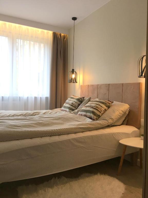 Posteľ alebo postele v izbe v ubytovaní Apartament Nina