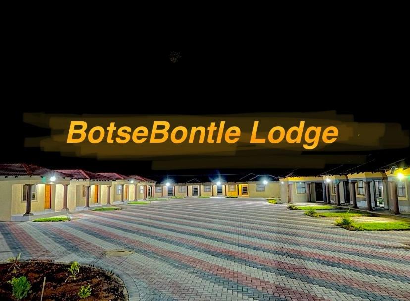 a building with a borse bombille lodge sign at night at BotseBontle Lodge in Lenting