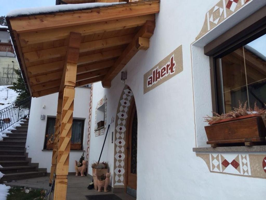 Budova, v ktorej sa apartmán nachádza