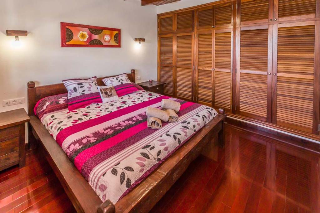 En eller flere senge i et værelse på Villa el Faro