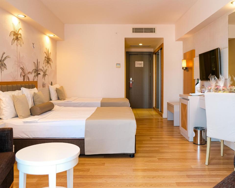 Side Aluna Hotel - Large Double Room
