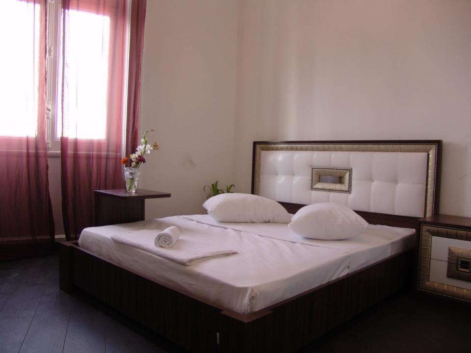 Postel nebo postele na pokoji v ubytování Hotel Grand Royal Cairo