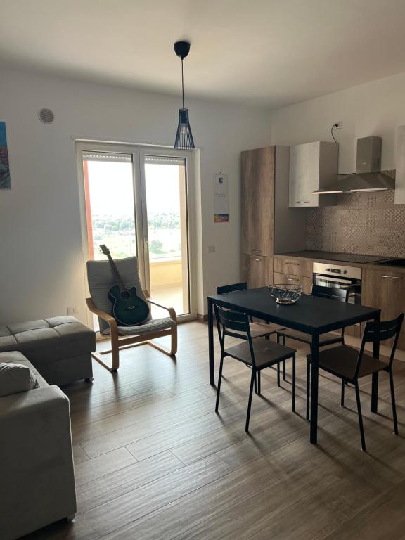a living room with a black table and chairs at Apartment Le Forge in Policoro