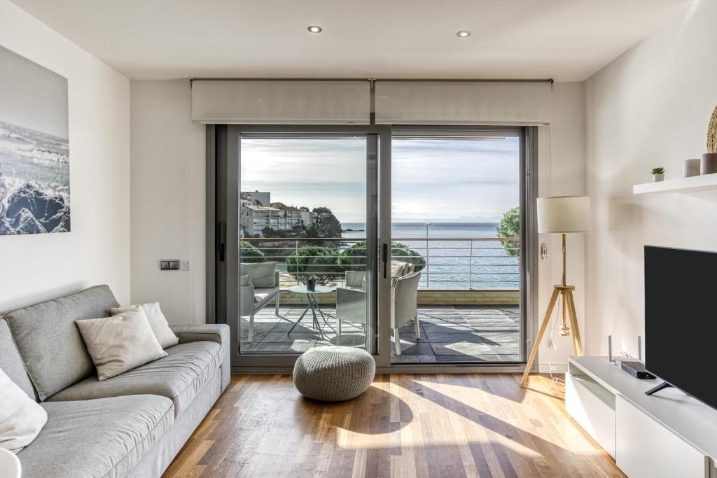 Infinity pool and sea views, Canyelles Mar 1D