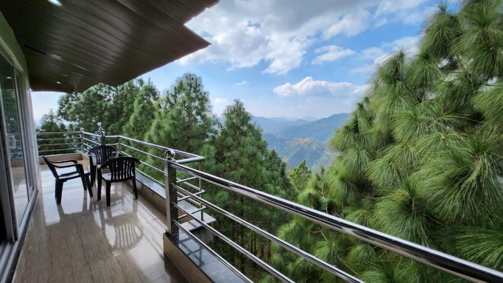 a balcony with a view of the mountains at Orchards Suites Lansdowne in Lansdowne