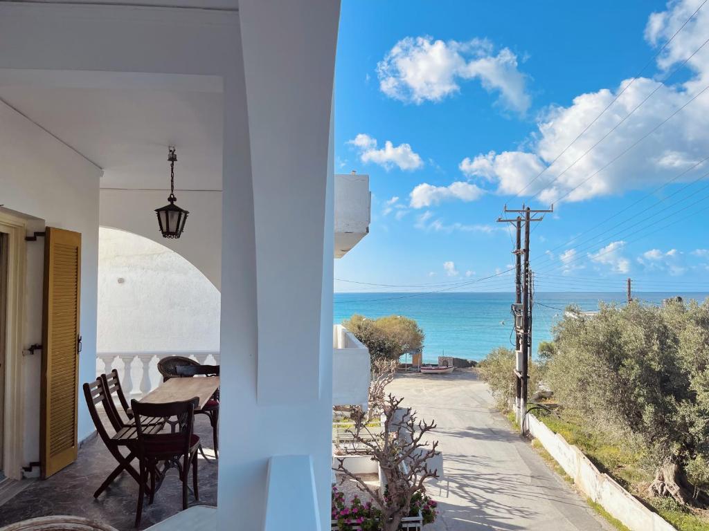 a view of the ocean from a house at Lulus Kastri in Keratokampos
