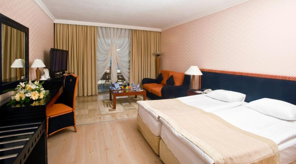Sunrise Queen Luxury Hotel - Standard Triple Room With Land View