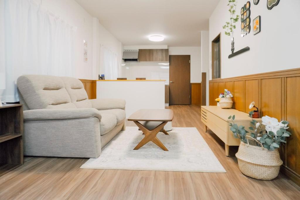 Fukushima Osaka Entire House 82sqm Family Home for 6 Guests Near USJ Umeda