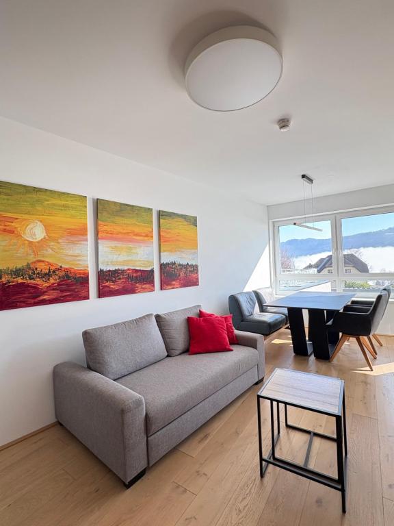 a living room with a couch and a table at Sun Terrace Apartment 04 I Gerlitzen-Ossiachersee I Alpe Maritima in Annenheim