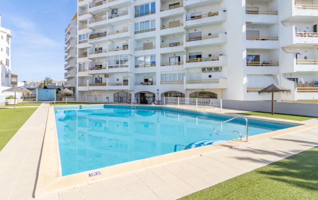 Sunny & Central with pool by Holiday Rentals Algarve