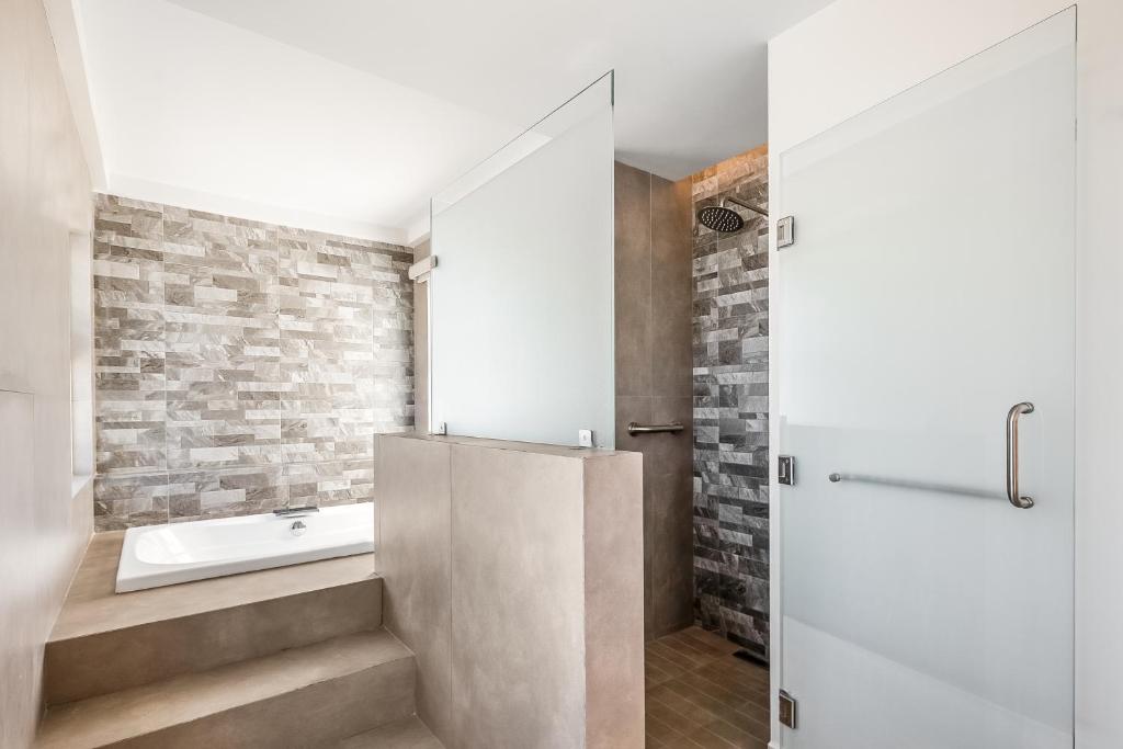 Un baño de Sunvivia by Fiesta Americana Mazatlán