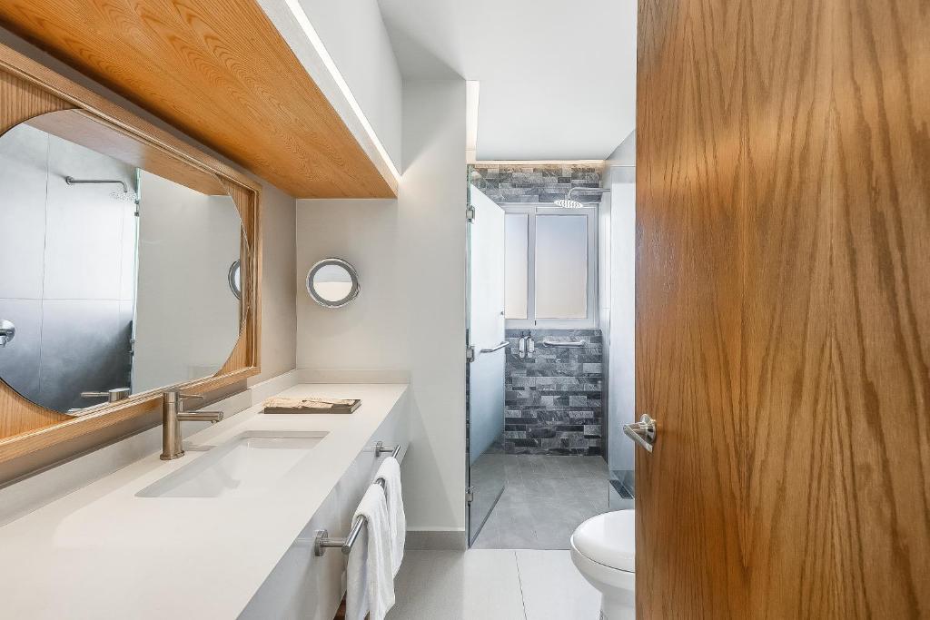 Un baño de Sunvivia by Fiesta Americana Mazatlán