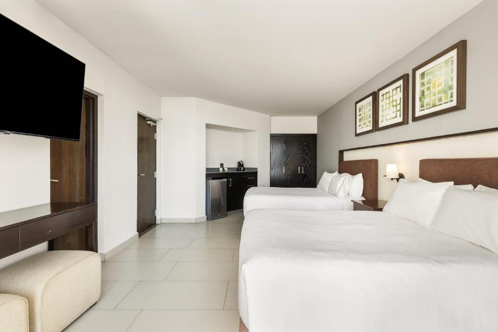 Cama o camas de una habitación en Sunvivia by Fiesta Americana Mazatlán