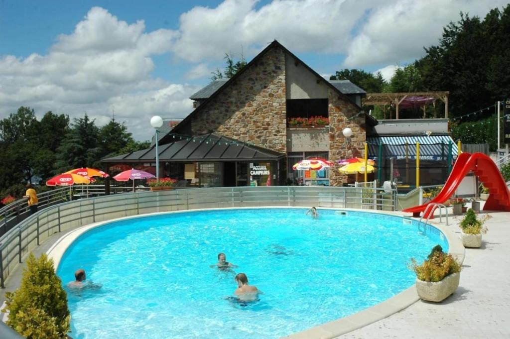 ZEcamping 4 étoiles chiens acceptés tennis piscine chauffée