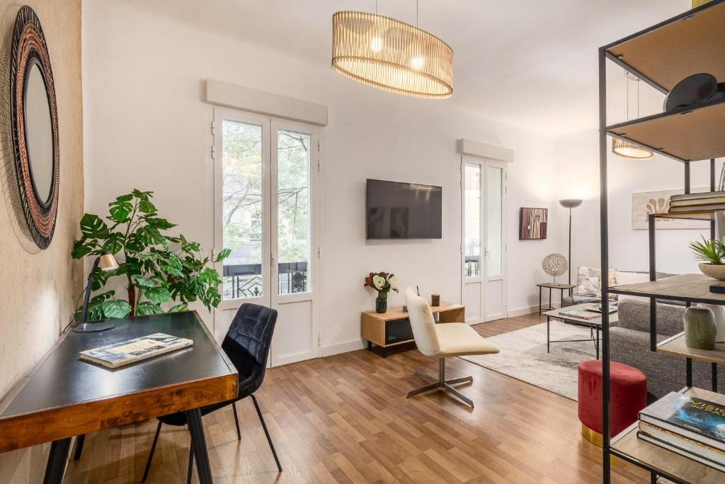 Stylish 2-Bed Apartment in Salamanca, Madrid