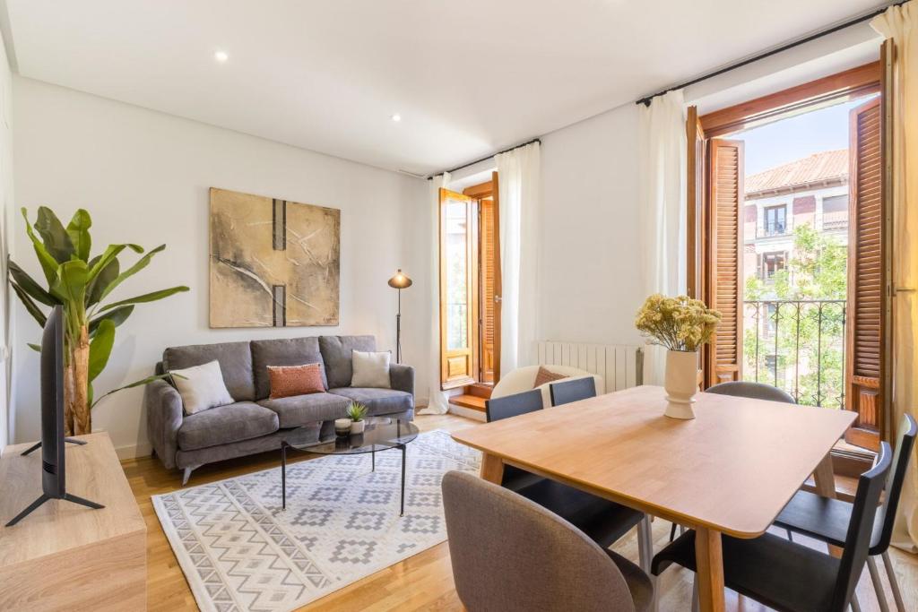 Stylish 2-Bed Apartment Near Madrid Landmarks