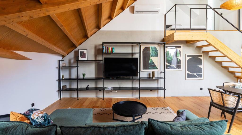 Flow Dreaming Duplex 2BR apartment