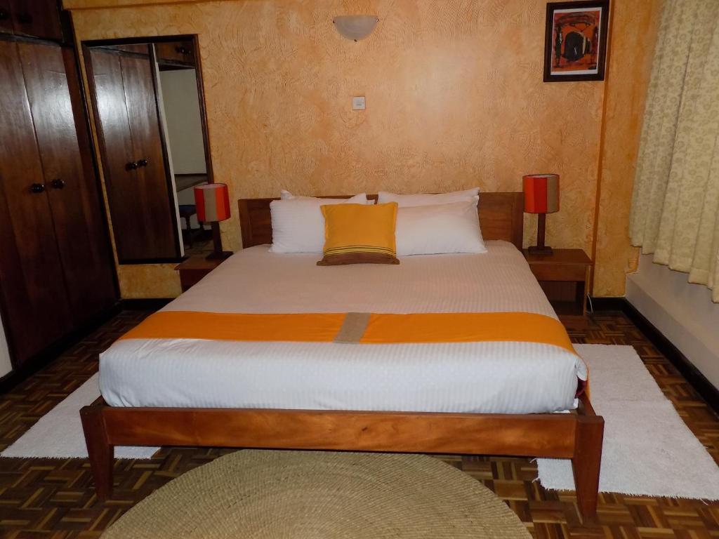 Postel nebo postele na pokoji v ubytování Kenya Comfort Suites