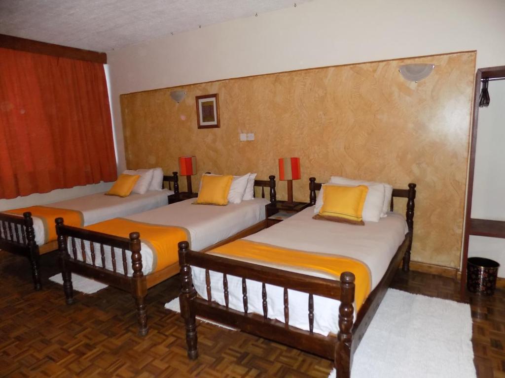 Postel nebo postele na pokoji v ubytování Kenya Comfort Suites