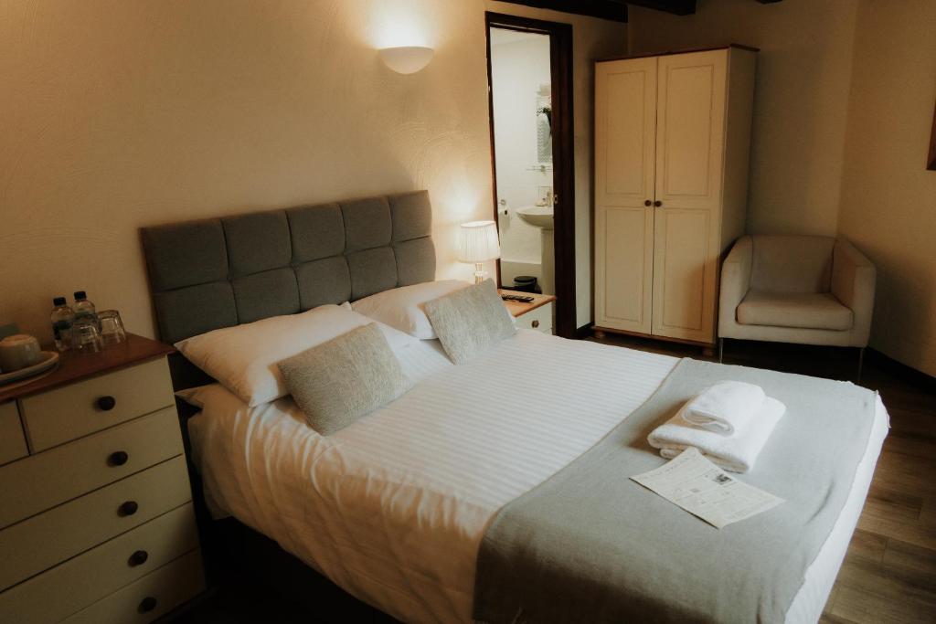 The Half Moon Inn - Standard Double Room