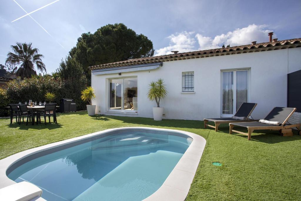 Villa Lecko House avec Piscine