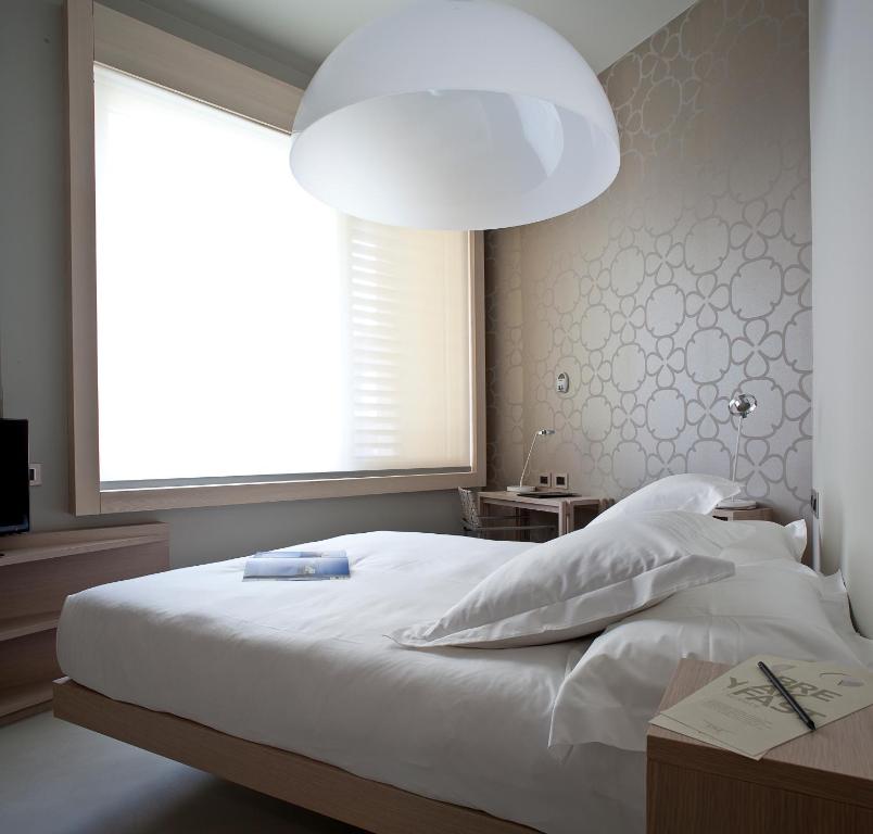 Postel nebo postele na pokoji v ubytování Nu Hotel