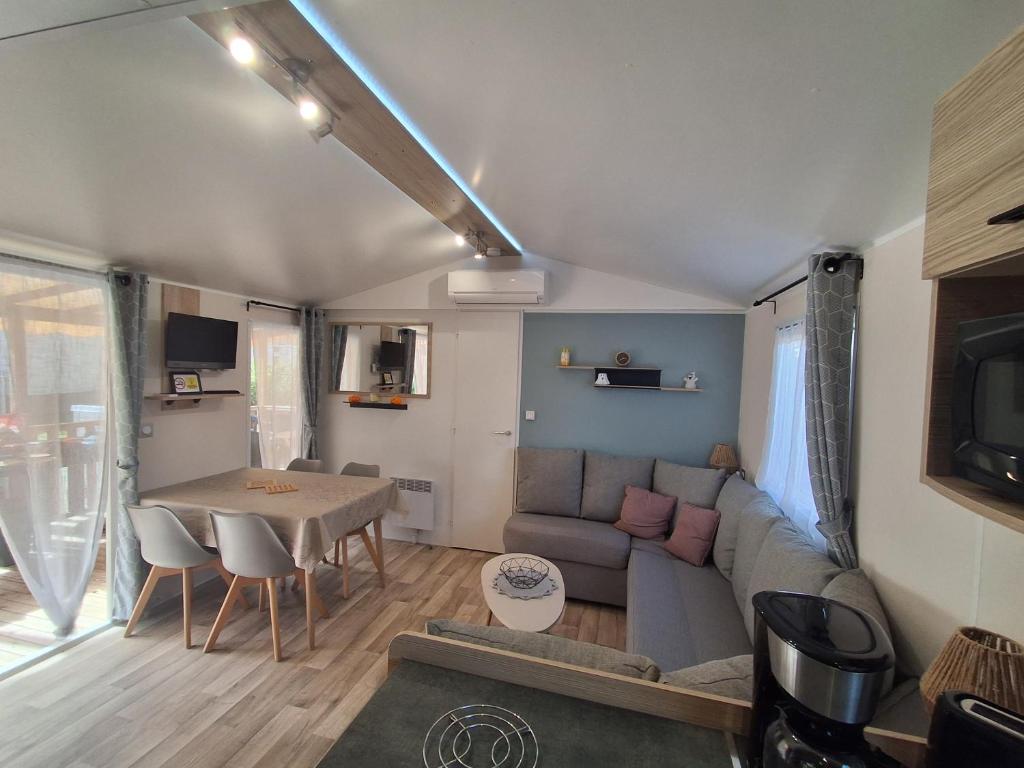 a living room with a couch and a table at casa Laetitia in Lège-Cap-Ferret