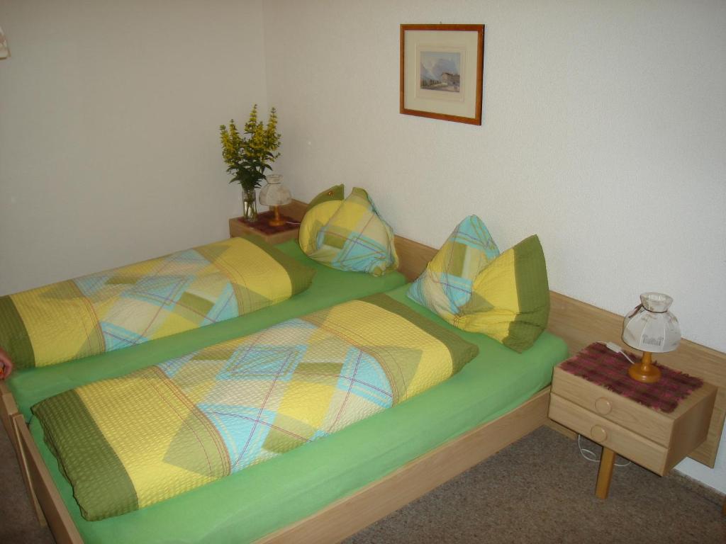 Postel nebo postele na pokoji v ubytování Hotel Blümlisalp