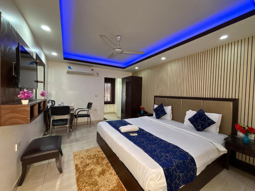 Hotel Royal Plaza At IGI Airport photo
