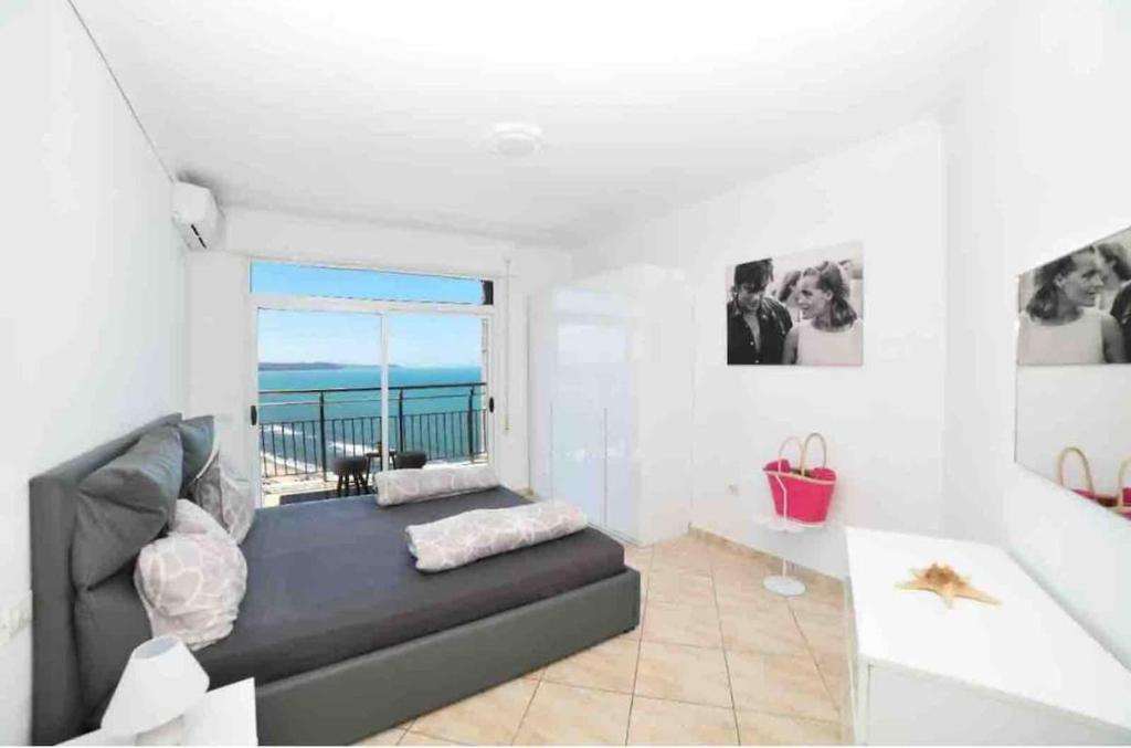 ALAIN beachfront apartment with Seaview